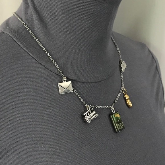 Mixed-up Files of Mrs. Basil E. Frankweiler by Konigsburg Handmade Book Necklace - Picture 9 of 15